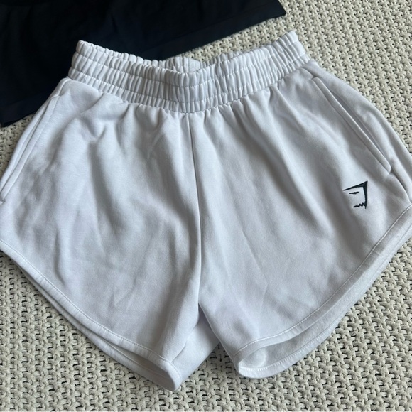 Gymshark Set Women's NWT Black Seamless Boxy Tee & White Sweat Shorts Outfit - Picture 6 of 8